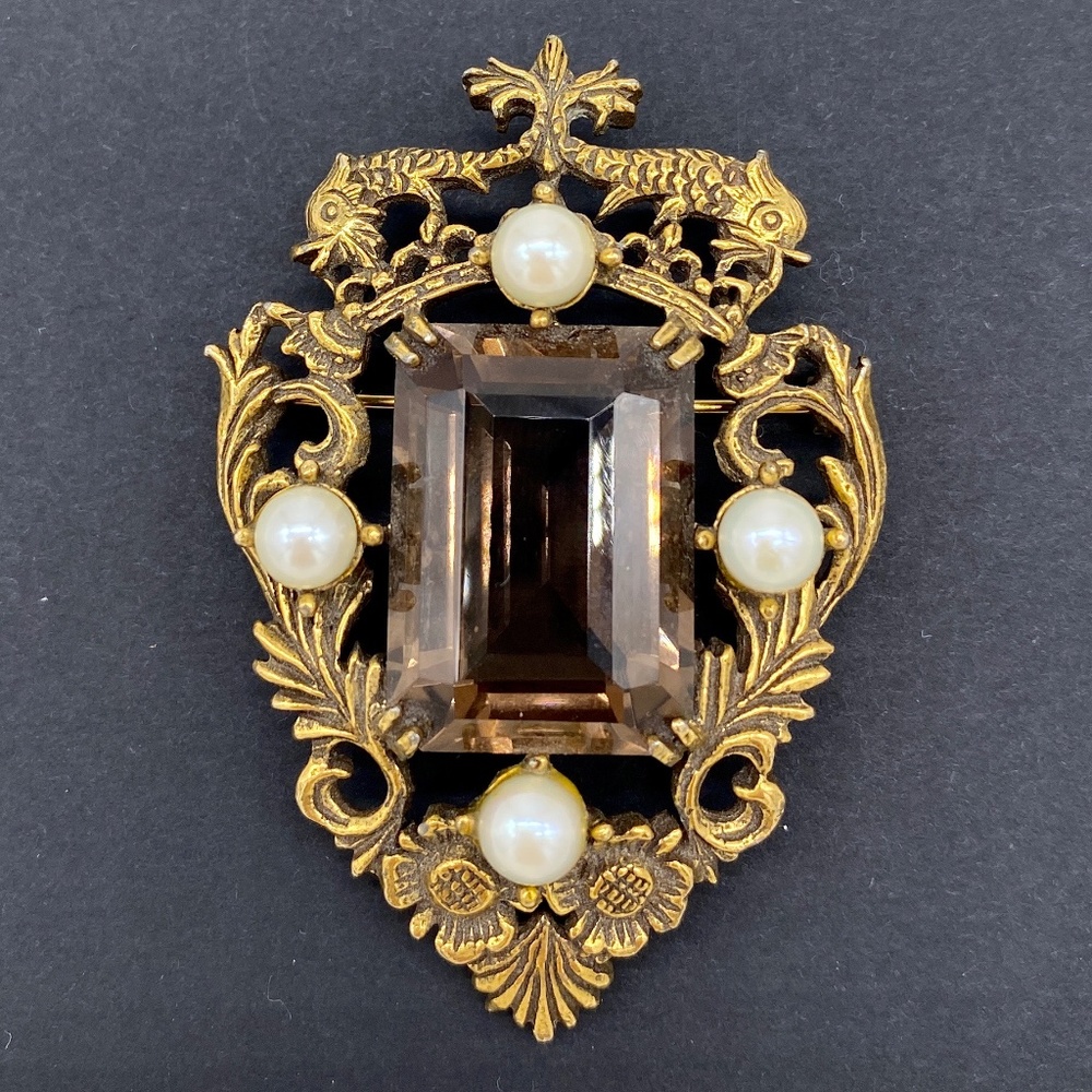 SOLD. Vintage Hattie Carnegie Brooch, Signed - Picture 2 of 8